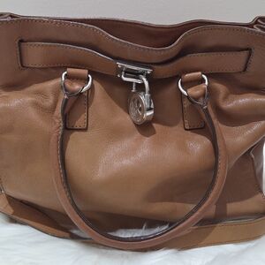 Michael Kors Hamilton Large Leather Tote in Brown With Silver.
